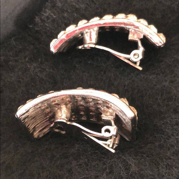 BLOOMINGDALES RHINESTONE SILVER CLIP EARRINGS - Picture 5 of 8